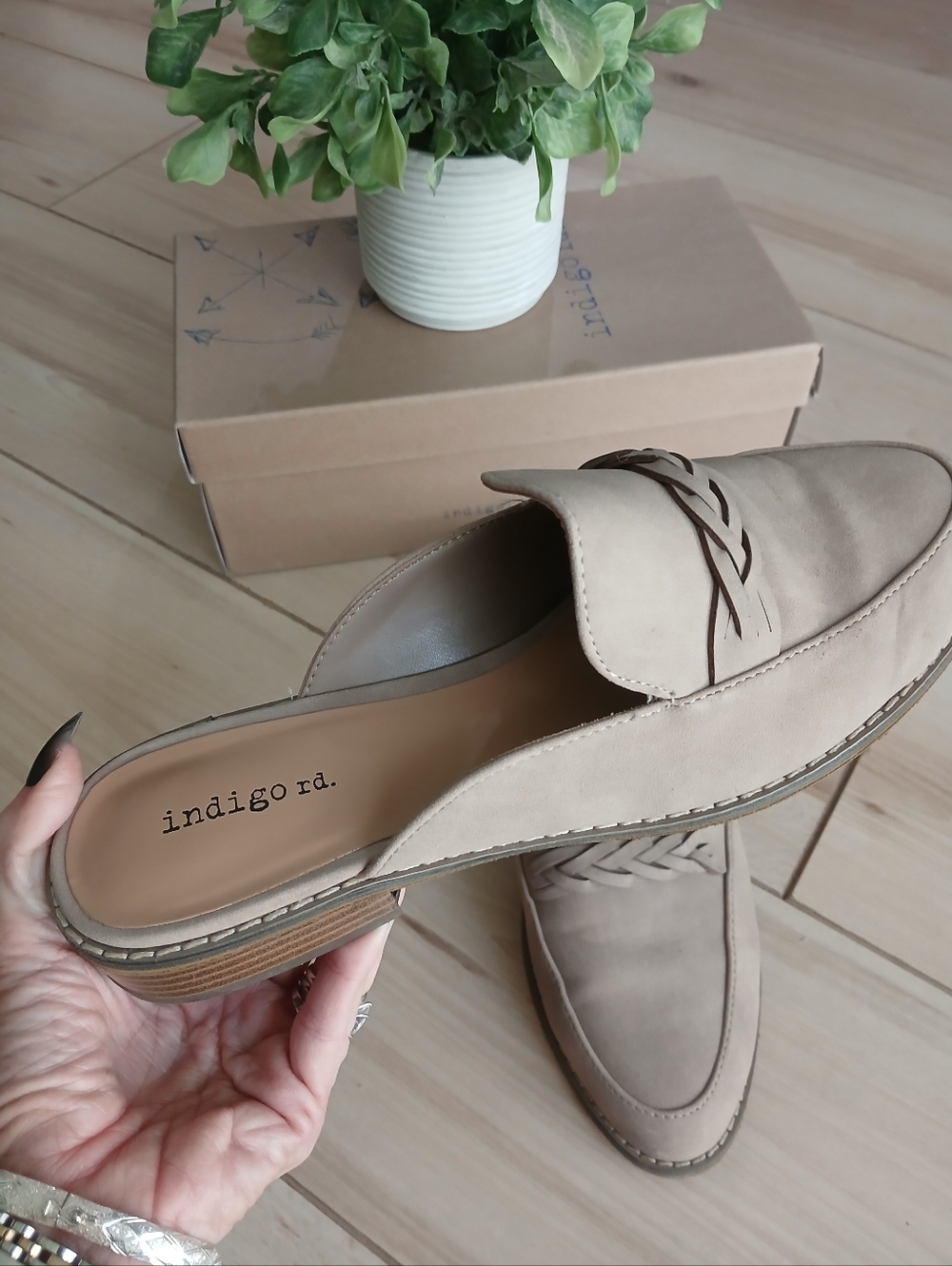 Indigo Women's Loafers In Taupe Color Size 9 With Box - Picture 2 of 8